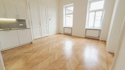Wohnen im lebendigen 7. Bezirk: Helle, ruhige und soeben generalsanierte 2-Zimmer-Altbauwohnung zur unbefristeten Miete