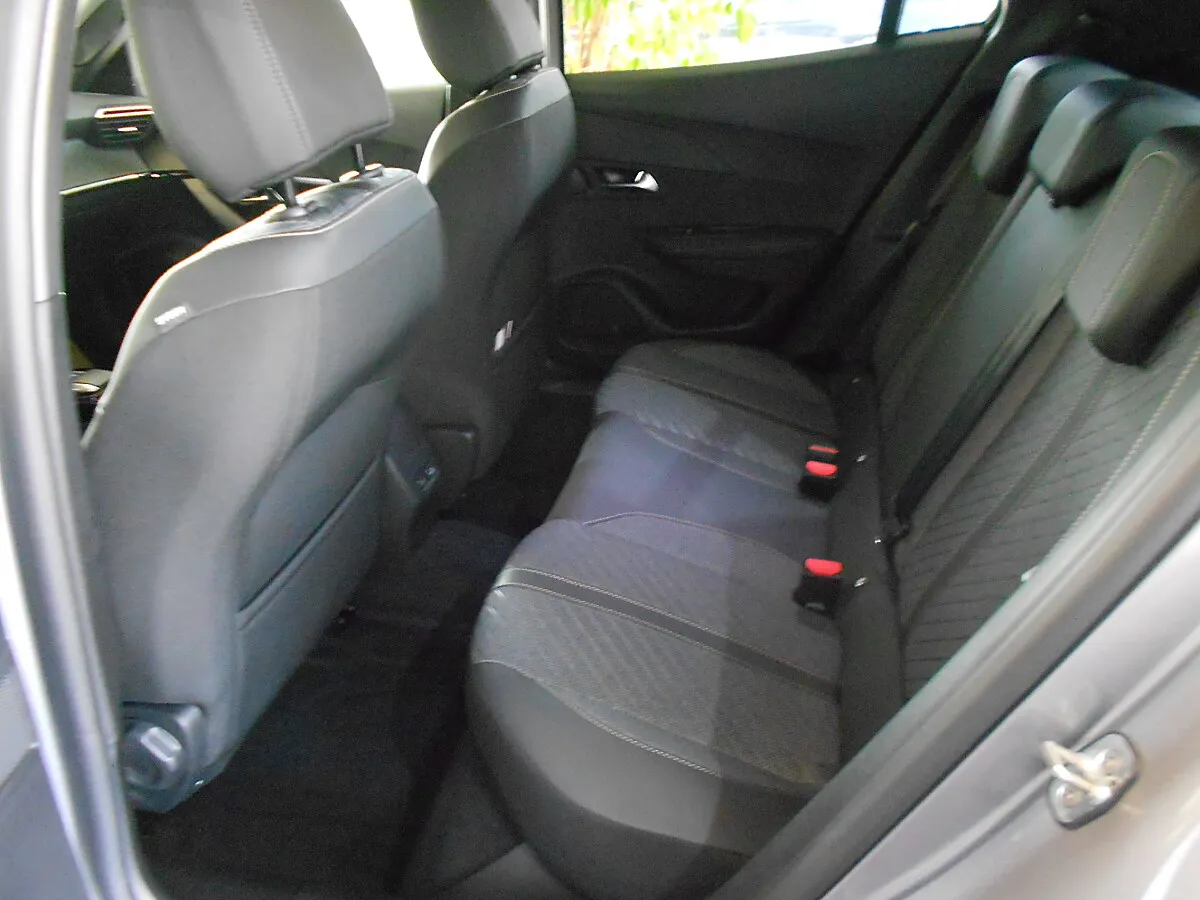 Peugeot 2008 1.2 Hybrid 110 Allure (EURO 6e) – Bild 12