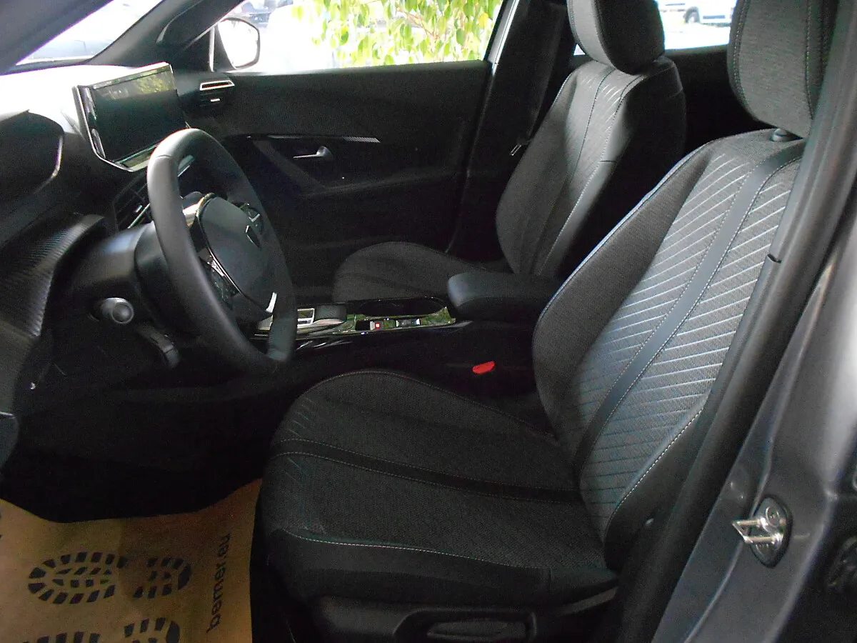 Peugeot 2008 1.2 Hybrid 110 Allure (EURO 6e) – Bild 11