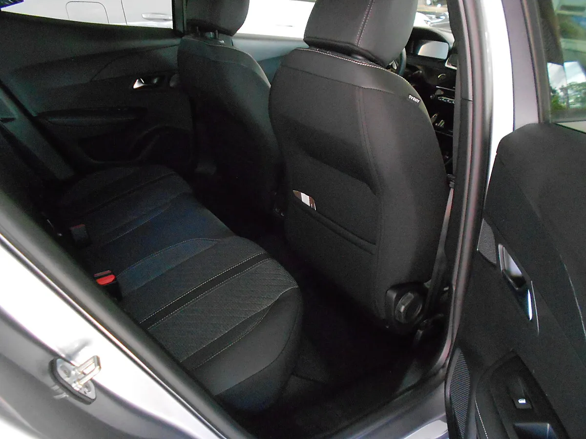 Peugeot 2008 1.2 Hybrid 110 Allure (EURO 6e) – Bild 13