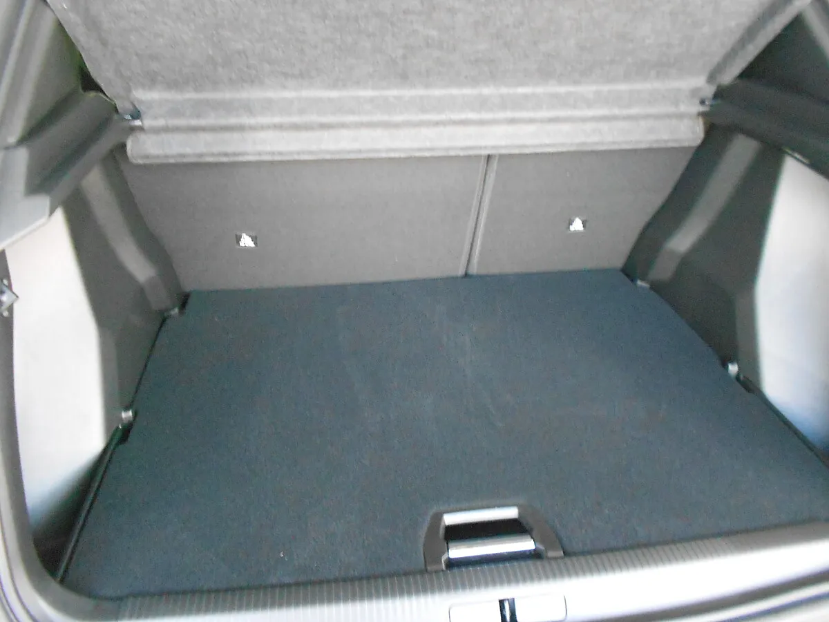 Peugeot 2008 1.2 Hybrid 110 Allure (EURO 6e) – Bild 15