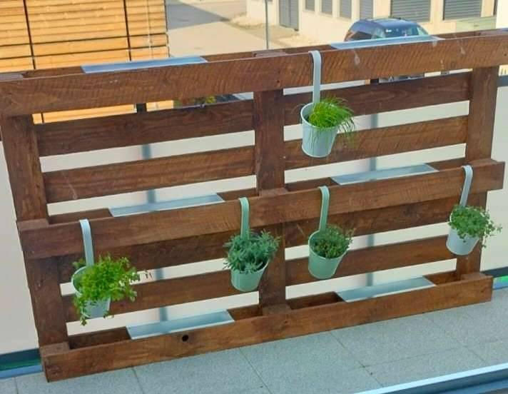 Palette mit Blumenkasten Balkon,  0,- (3451 Pixendorf) - willhaben