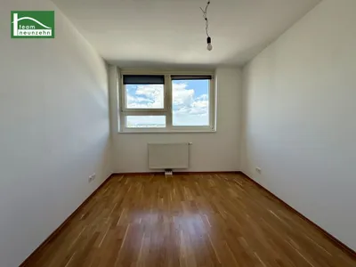 Helle 4-Zimmer-Wohnung mit Balkon in ruhiger Innenhoflage - ab 01.10. bezugsbereit! – Bild 2