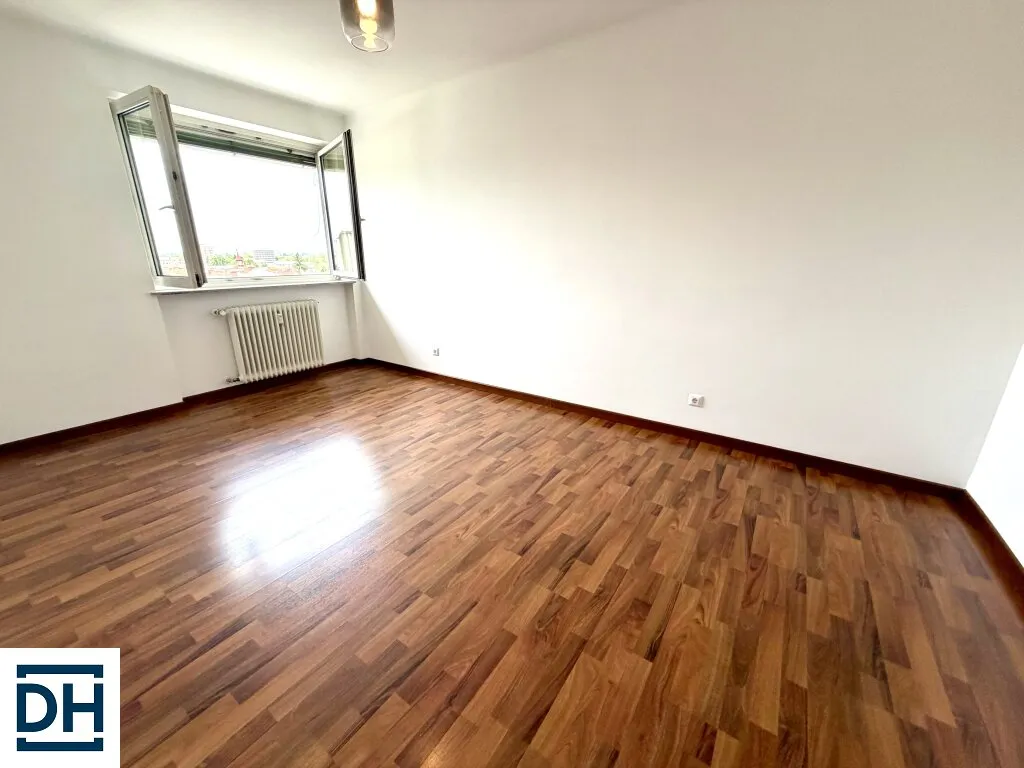 ÜBER DEN DÄCHERN IM OBERSTEN STOCK: helle Wohnung mit Lift - ZENTRAL in Salzburg Stadt, 360 Grad Besichtigung - Ansicht 3