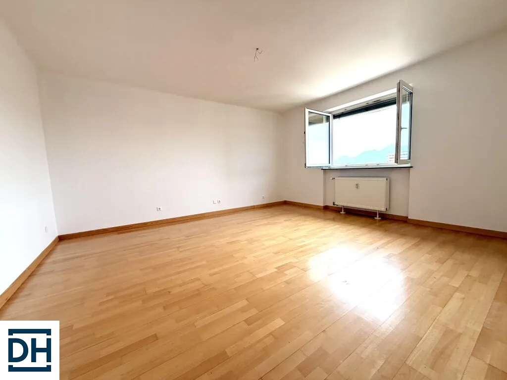 ÜBER DEN DÄCHERN IM OBERSTEN STOCK: helle Wohnung mit Lift - ZENTRAL in Salzburg Stadt, 360 Grad Besichtigung - Ansicht 2