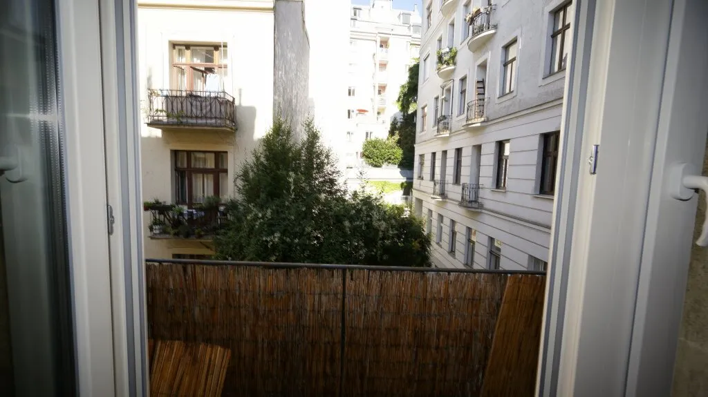 ruhig gelegene Altbauwohnung mit schönem Balkon im 3. Stock ohne Lift - Ansicht 2