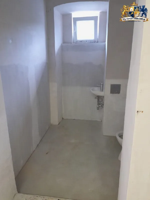 Schönes Ladenlokal in gepflegtem Haus direkt neben der Bundesstrasse - Ansicht 3