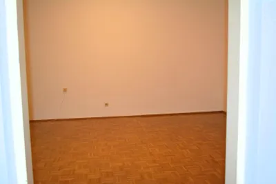 2-Zimmer-Gewerbeimmobilie mieten in Steyr – 52 m², € 256 – Bild 2 von 4