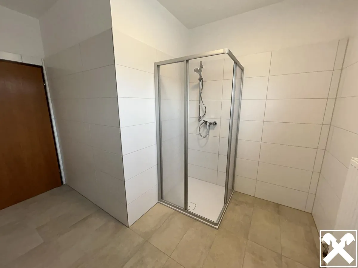 Großzügige Familienwohnung mit Balkon und guter Verkehrsanbindung - Ansicht 2