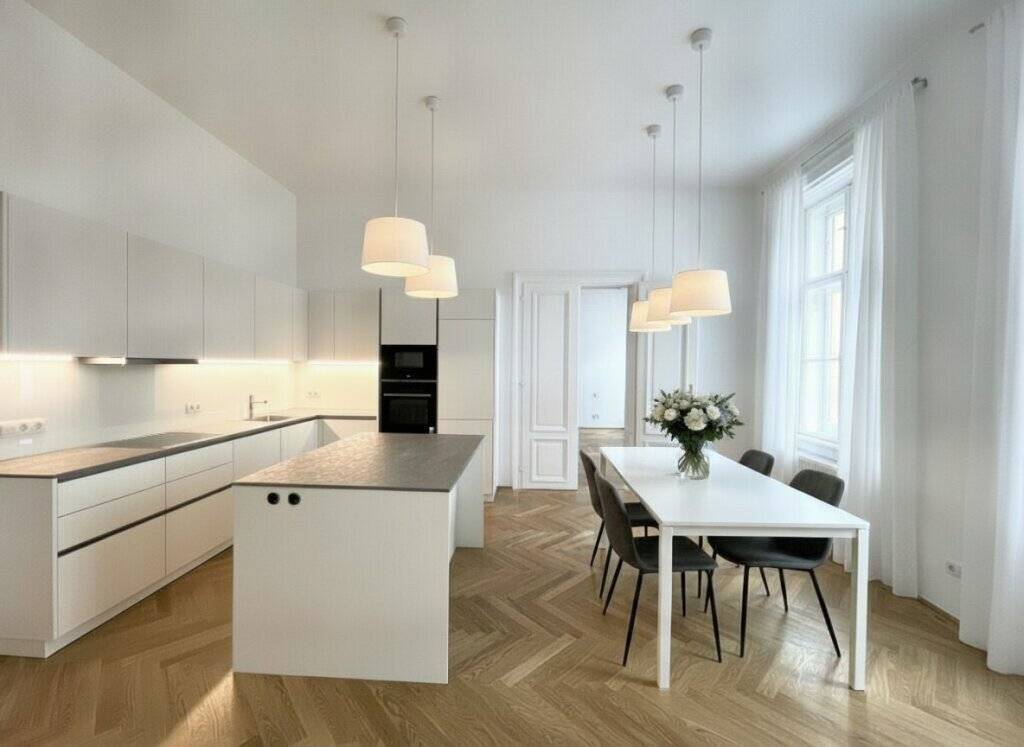 UNBEFRISTET und ERSTBEZUG: Prachtvolle, ruhige und klimatisierte Altbauwohnung in fantastischer Lage / FIRST OCCUPANCY: Quiet, air-conditioned flat in a historic building in a fantastic location, Wien