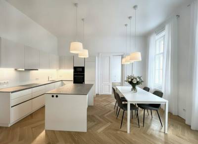UNBEFRISTET und ERSTBEZUG: Prachtvolle, ruhige und klimatisierte Altbauwohnung in fantastischer Lage / FIRST OCCUPANCY: Quiet, air-conditioned flat in a historic building in a fantastic location