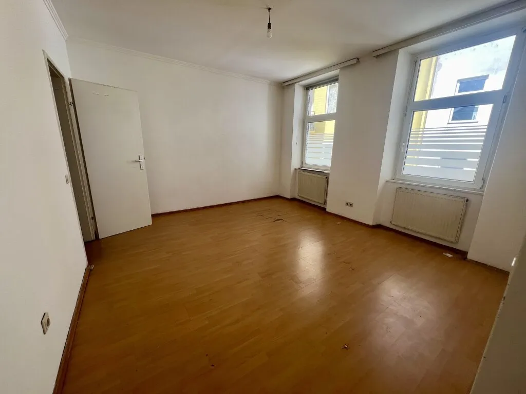Schnäppchen! Sanierungsbedürftige 2,5 Zimmer Wohnung im 2.ten Liftstock - Ansicht 2
