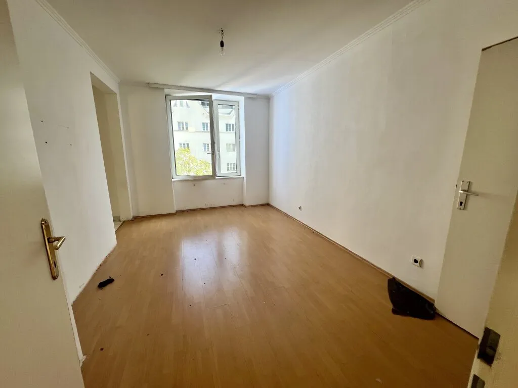 Schnäppchen! Sanierungsbedürftige 2,5 Zimmer Wohnung im 2.ten Liftstock - Ansicht 3