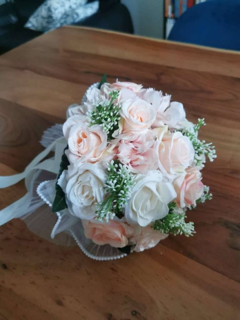 Knstlicher Blumenstrau | Brautstrau Hochzeit | Wurfstrau Braut,  12,-  (1020 Wien) - willhaben