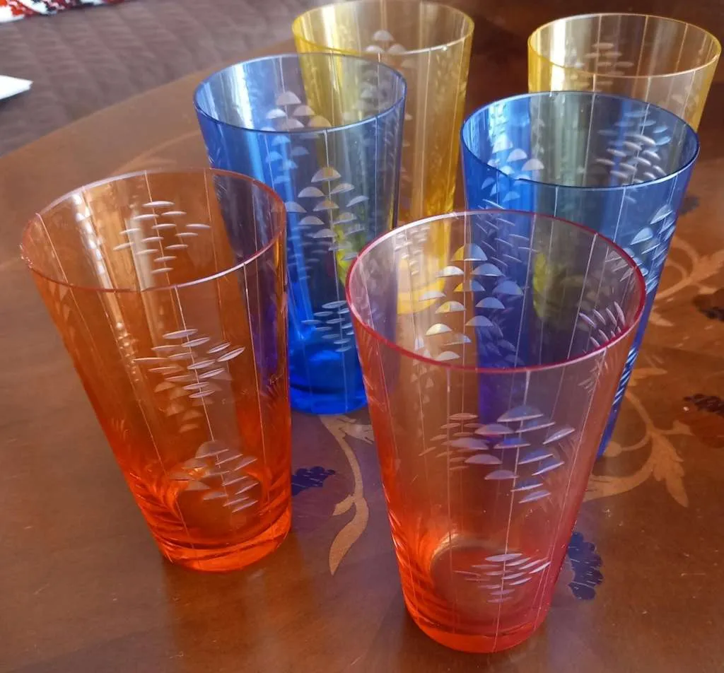 Bunte Kristallgläser, 6 St., € 120,- (2620 Neunkirchen)
