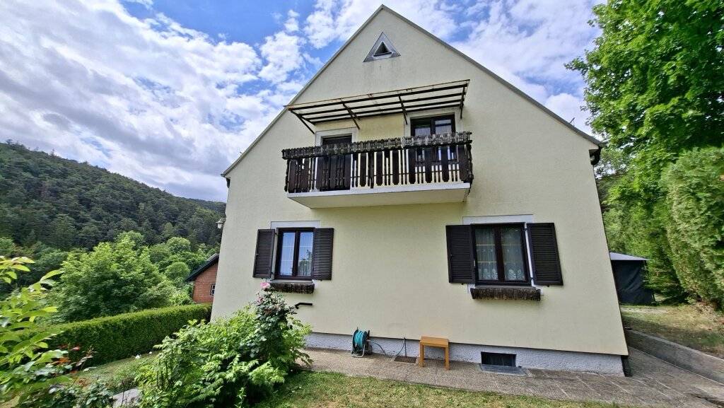 6-Zimmer-Haus in Wöllersdorf mit Balkon, Garage und Garten, Wöllersdorf