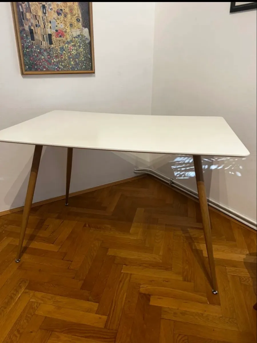 Zu verschenken: Tische (Farbe: Weiß)
