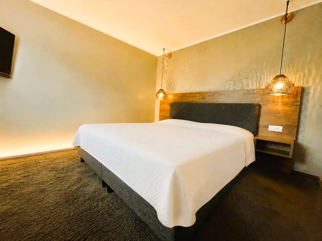TOP-LAGE in SEEFELD: Modernes, vollmöbliertes APARTMENT mit großem Balkon direkt neben dem GOLFPLATZ ab sofort zu kaufen! - Ansicht 2