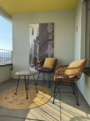 Vollmöbliertes Apartment mit Loggia, schönem Weitblick und Garagenplatz! Kurz-oder Langzeitmiete möglich!