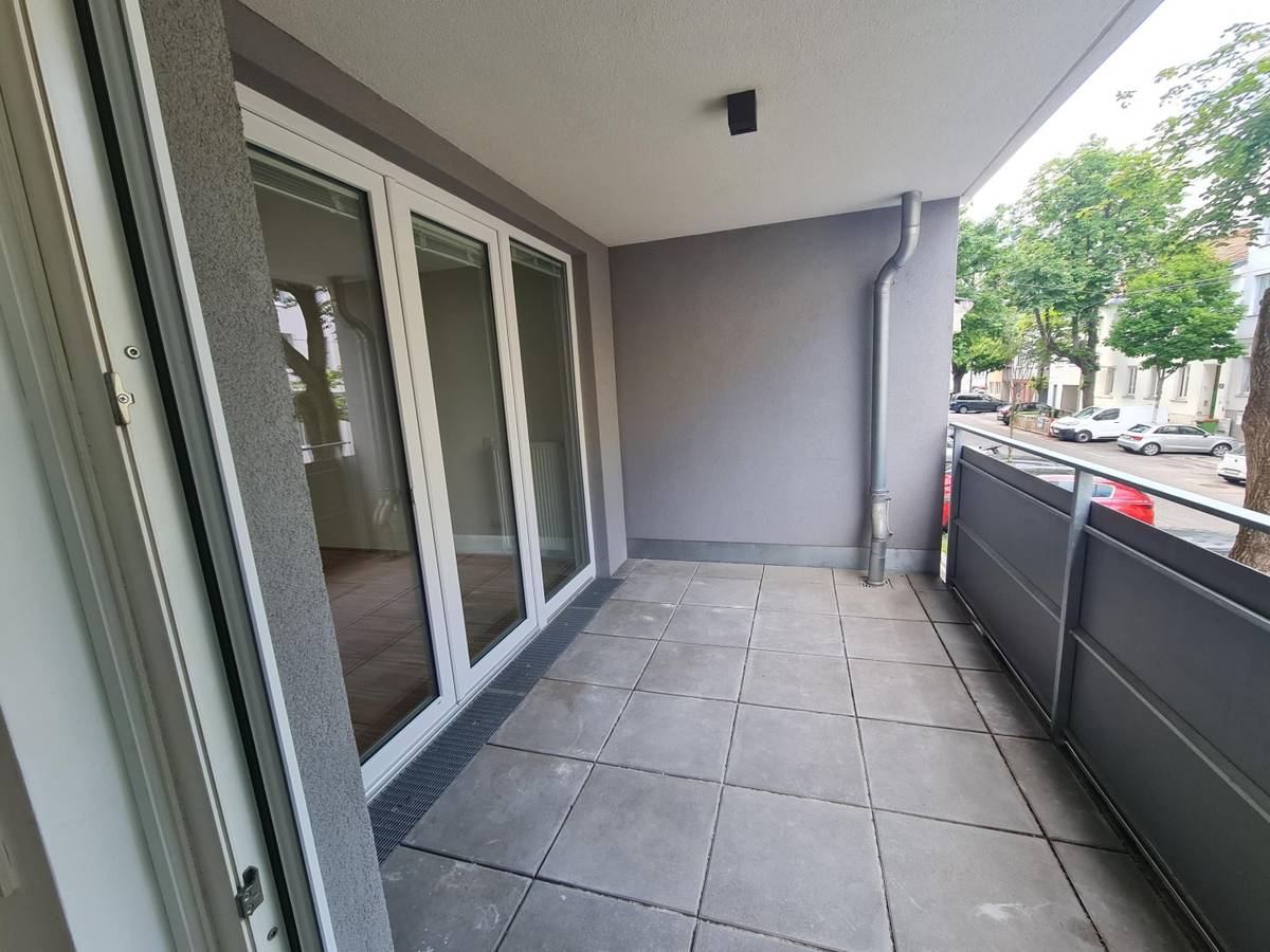 Helle, befristet vermietete Wohnung mit Loggia und Garagenparkplatz. – pohled 2