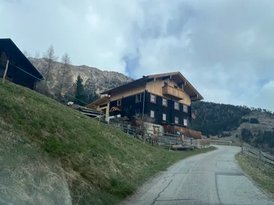 6-Zimmer-Haus kaufen in Spittal an der Drau – 260 m², € 350.000 – Bild 1 von 33