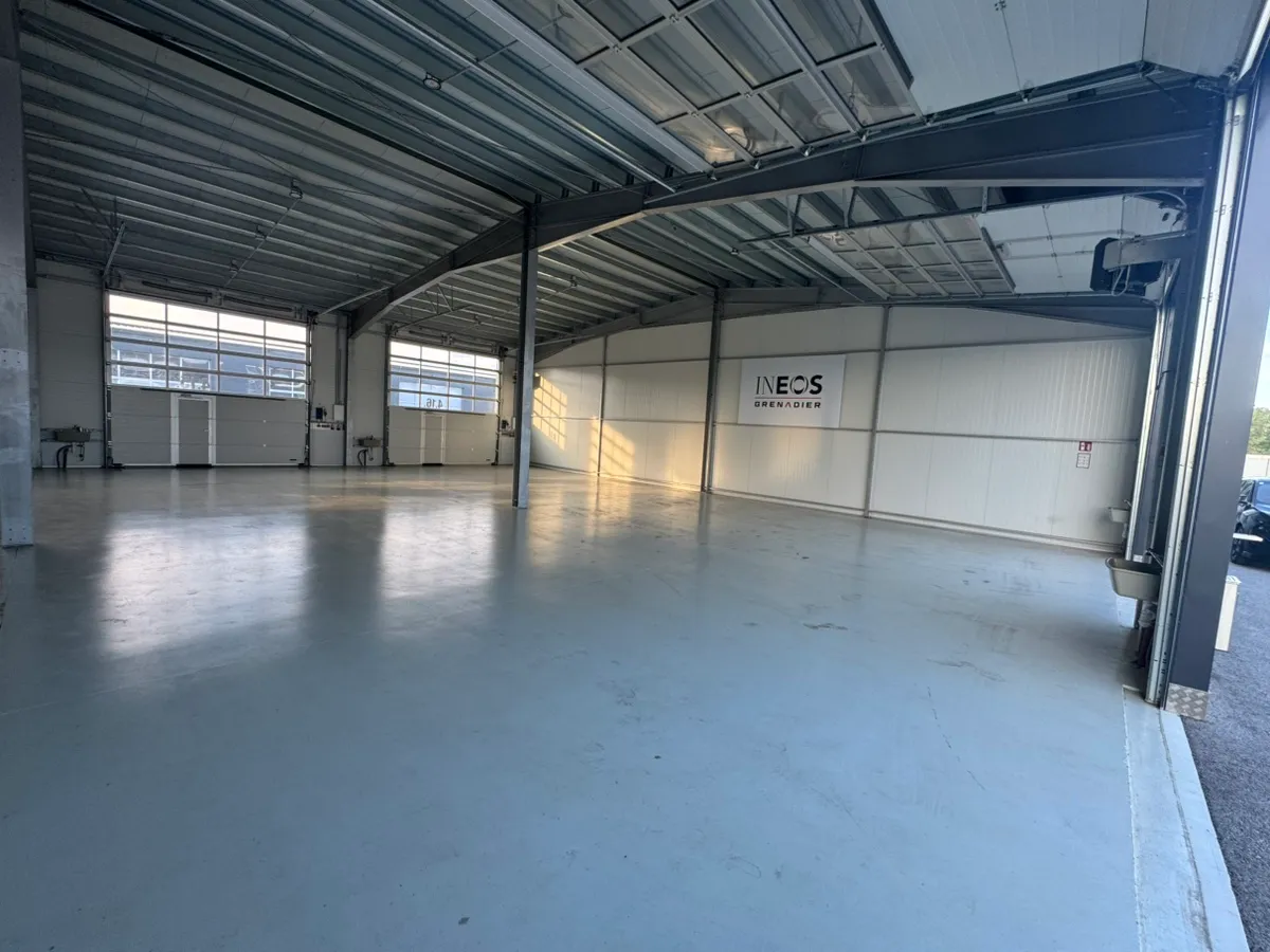 Lagerhalle mit 4 Rolltoren - Ansicht 2