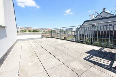 Stilvolle 4-Zimmer-Maisonette-Wohnung mit Loggia und großer Terrasse!