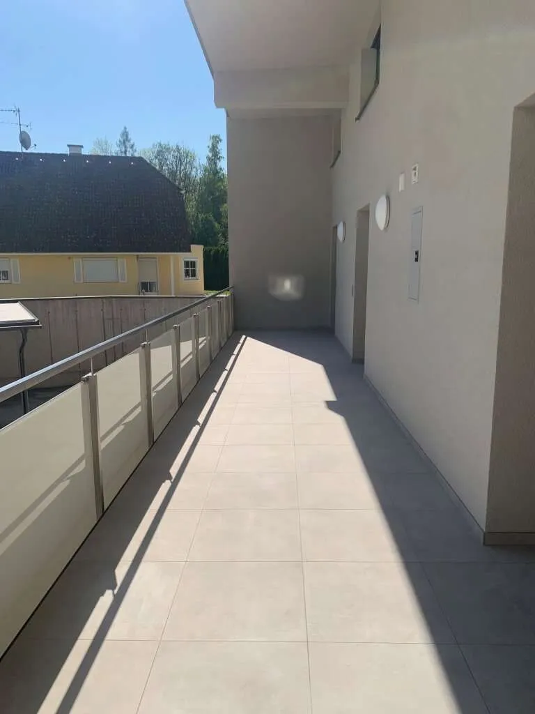Gut vermietete Erstbezugs-Maisonettewohnung mit überdachter Terrasse und Garage – pohled 2