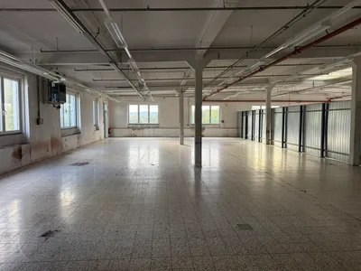Gewerbeimmobilie mieten in Vöcklabruck – 1 000 m², € 2.800 – Bild 2 von 5