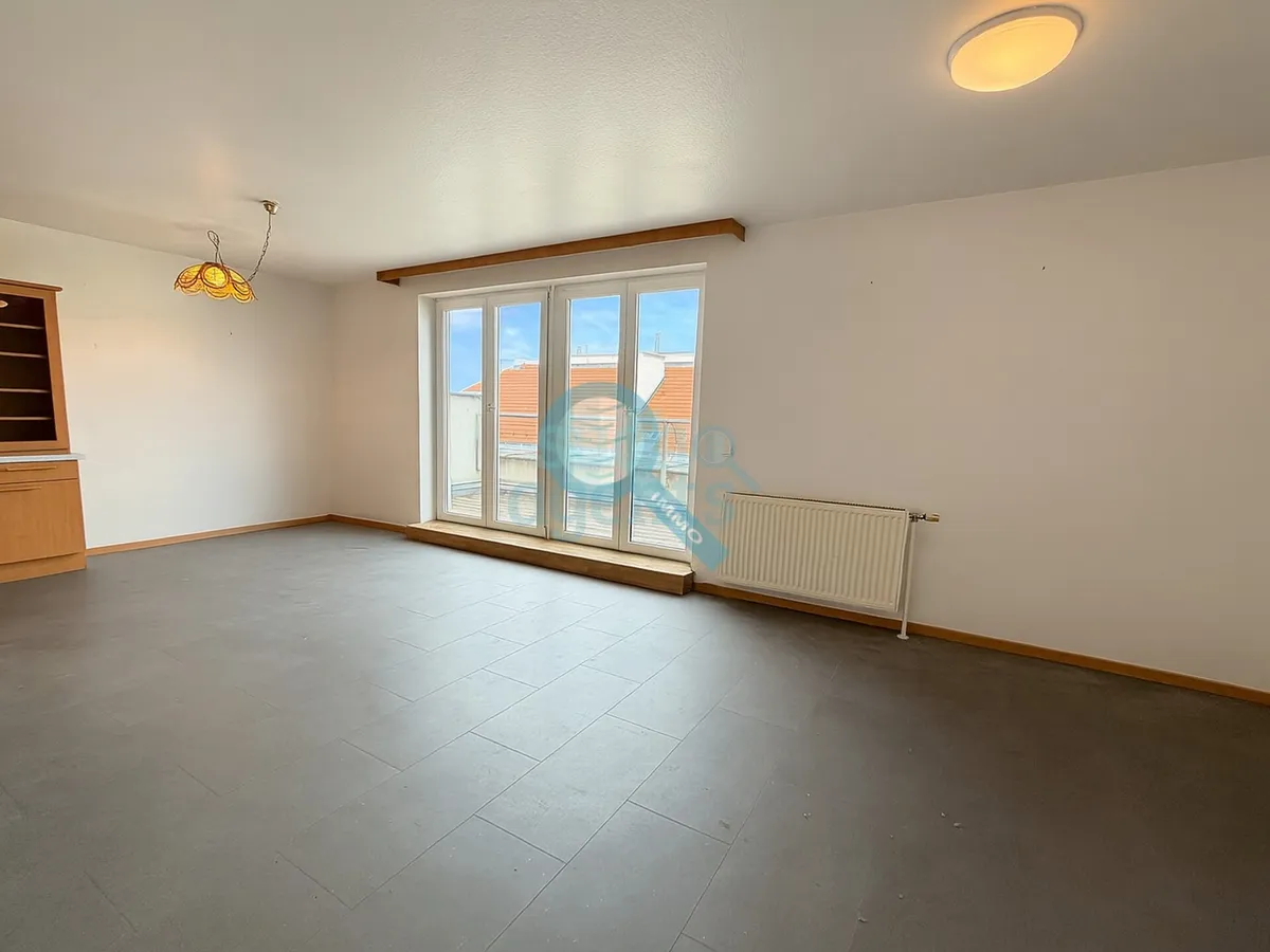 Helle Dachgeschosswohnung mit 3 Zimmern und 2 Terrassen- ca. 73 m² - Widok 3