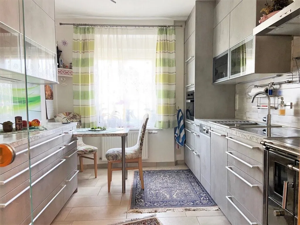 Generalsanierte, sofort beziehbare 82m² Eigentumswohnung im Hochparterre mit Balkon - Ansicht 2