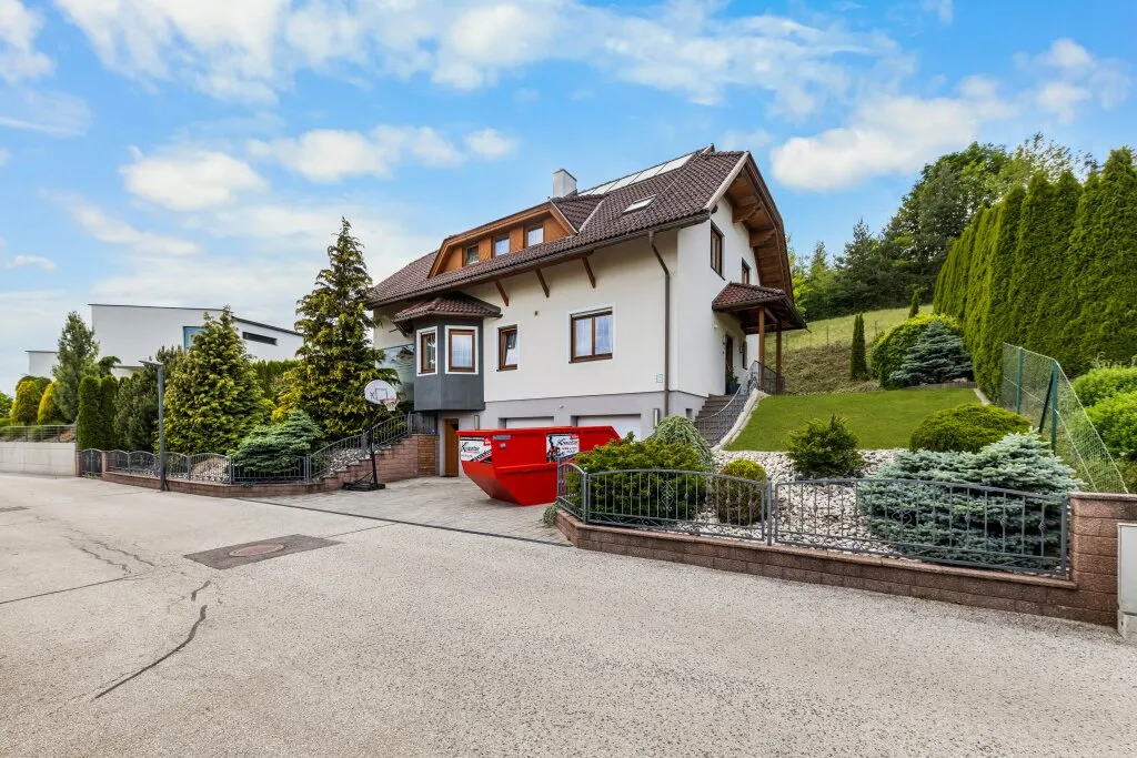 Exklusives Wohnhaus mit Pool, Gartenparadies und traumhafter Aussicht in Althofen - Ansicht 3