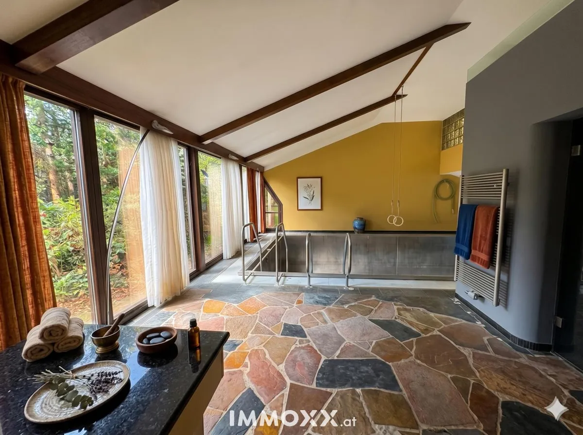 Villa mit großem Grundstück am Fasslberg - Ruhe, Substanz und Potenzial – pohled 2