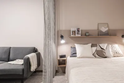 Pauschalmiete I JONN-Y möbliertes Apartment mit Balkon, inkl. Gym, Sauna, Dachterrasse, Community Area, Internet etc.! 7 Min. zum Stephansplatz! – Bild 2
