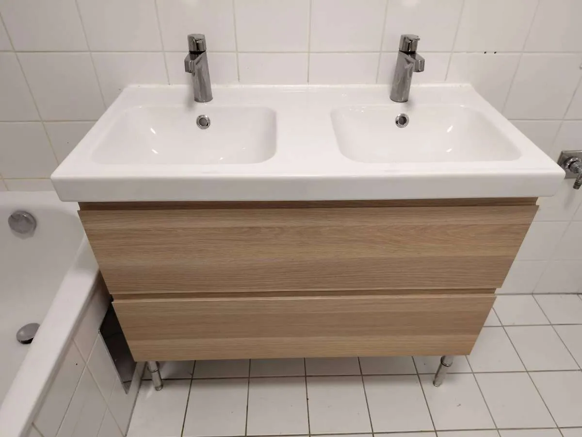 IKEA-Doppelwaschbecken ORRSJÖN und Unterschrank ÄNGSJÖN, € 180,- (1210 Wien)