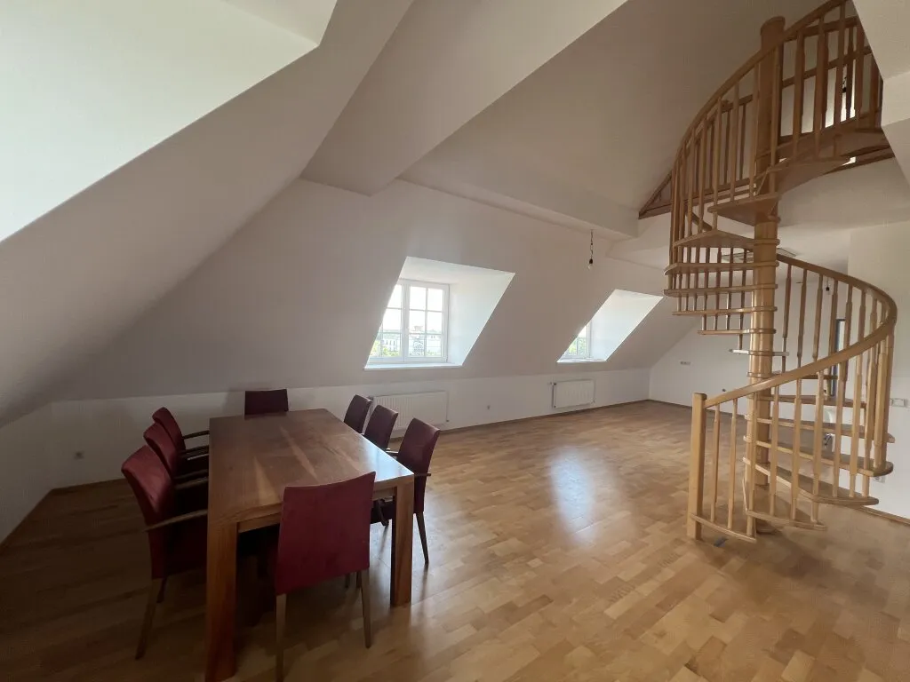 Klimatisierte 3 Zimmer - Dachgeschosswohnung - inkl. DanKüche & Bosch Geräte, Lift & Ohne Finanzierungsbeitrag! - Pohľad 3