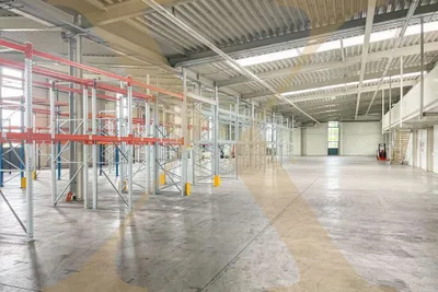 Gewerbeimmobilie mieten in Linz Land – 1 095 m², € 9.800