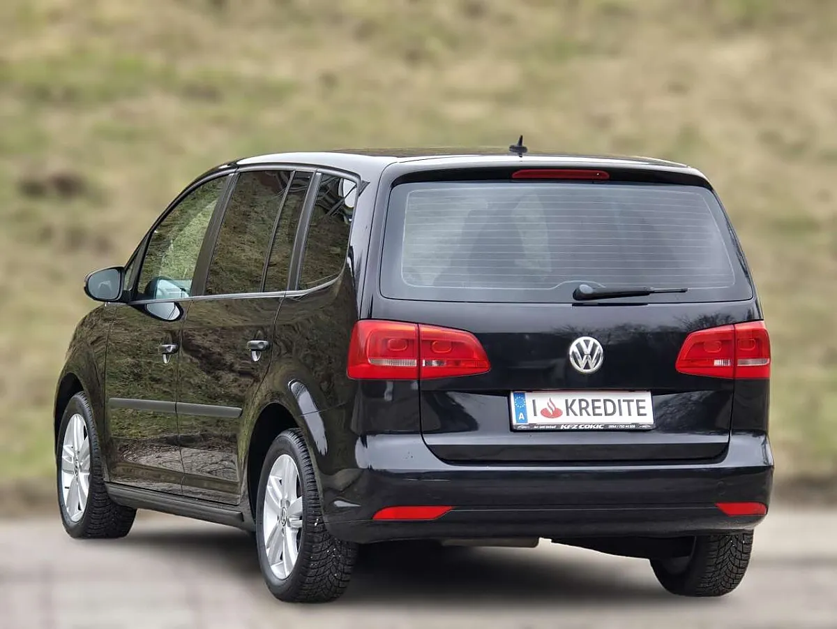 Volkswagen Touran 2011 photo 3