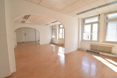 11-Zimmer-Gewerbeimmobilie mieten in Wien – 359 m², € 5.421 – Bild 3 von 6