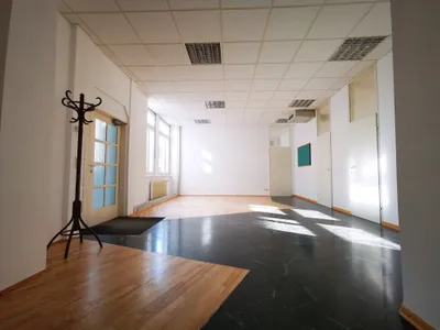 11-Zimmer-Gewerbeimmobilie mieten in Wien – 359 m², € 5.421