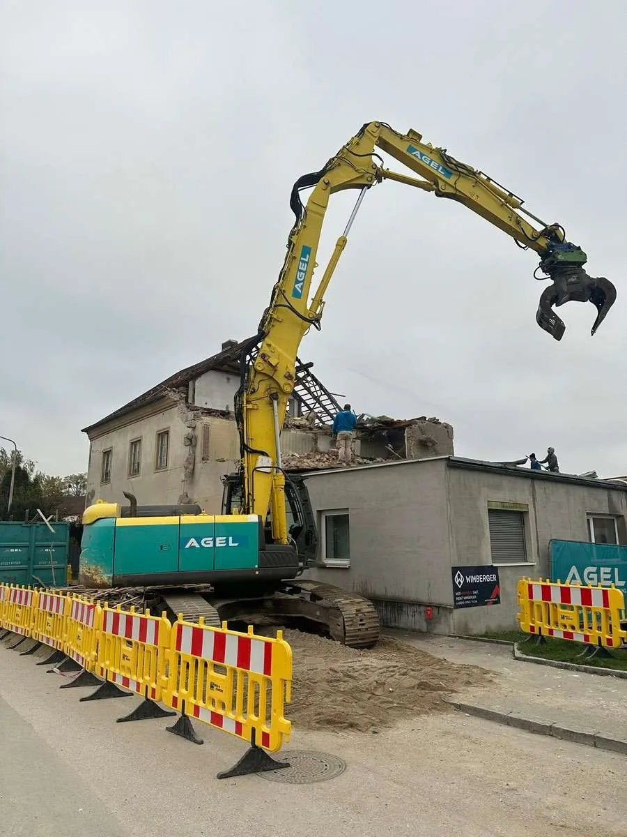 Takeuchi Sonstige
