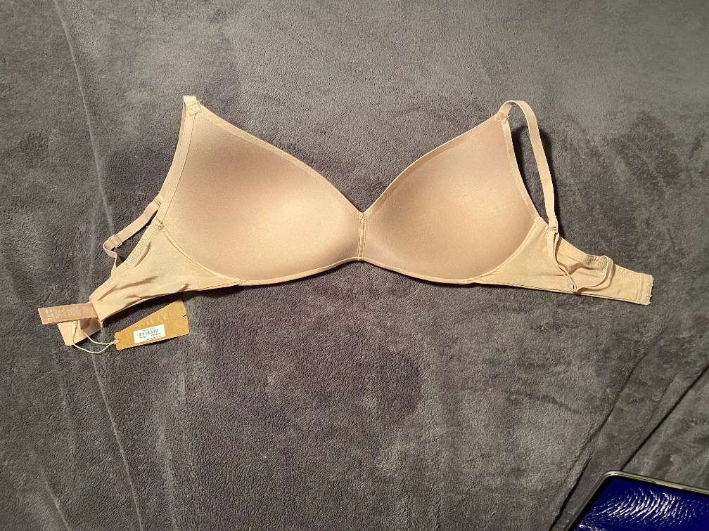 Skims Wireless Form Pushup Plunge Bra 75D, € 58,- (1050 Wien) - willhaben