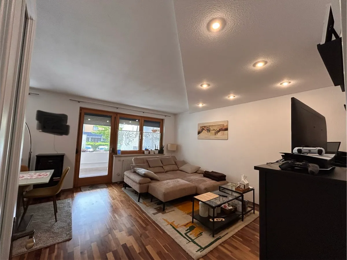 Renovierte 4-Zimmer Wohnung mit großer Loggia in ruhiger Lage – pohled 2