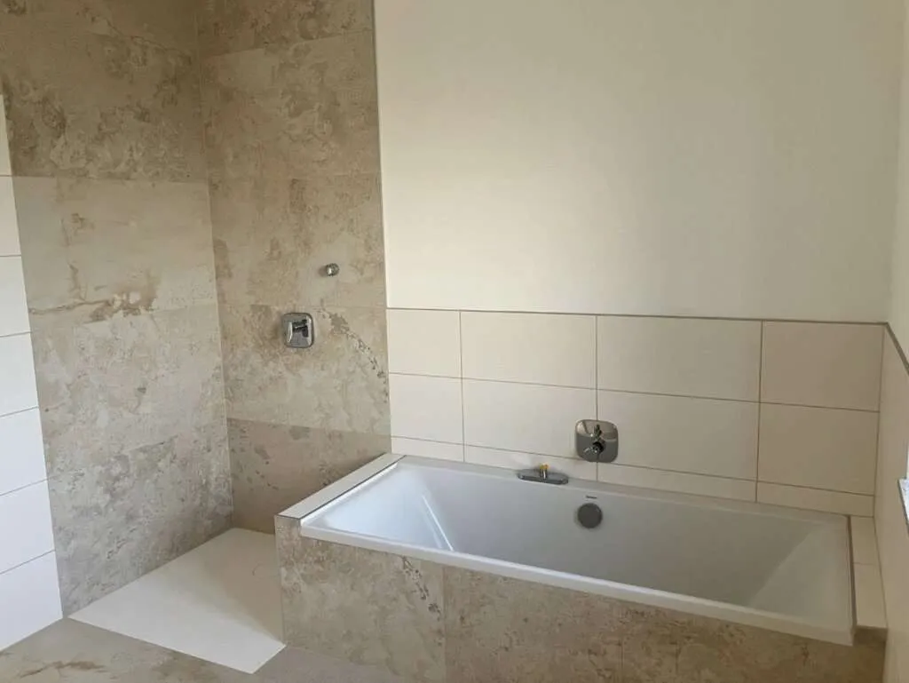 ***IHR EXKLUSIVES REFUGIUM AM SEE - HOCHWERTIGER ERSTBEZUGS-BUNGALOW*** - Ansicht 2