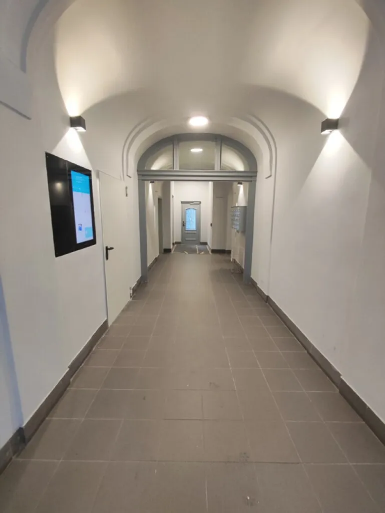 Krongasse! Sonnige Erstbezug DG-Loggiawohnung auf neu saniertem Altbauhaus - Top15 - Widok 3