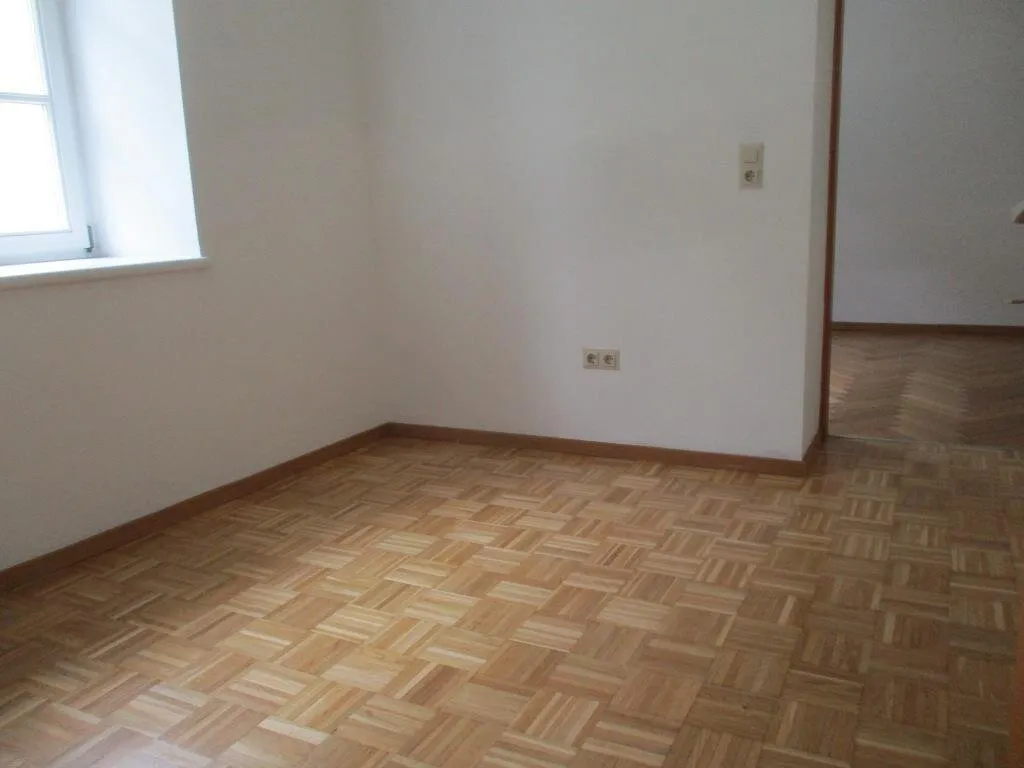 Ruhige 2-Zimmer-Altbauwohnung mit Küchenblock im Zentrum von Krieglach zu mieten ! - Ansicht 3