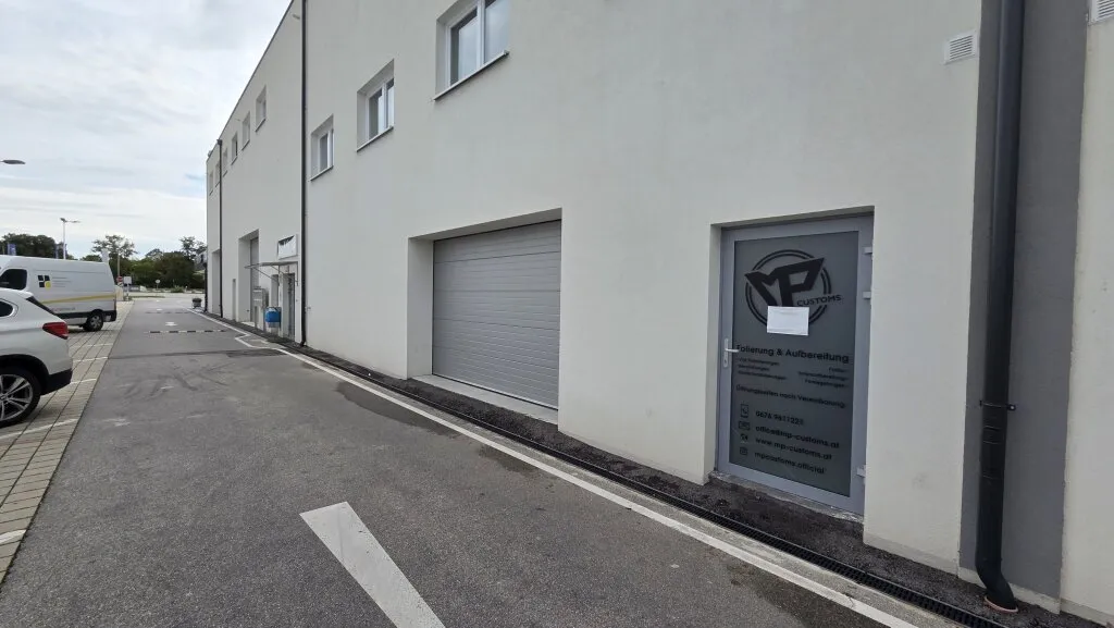 Gewerbehalle * automatisches Rolltor * 2 KFZ Abstellplätze* - Ansicht 2