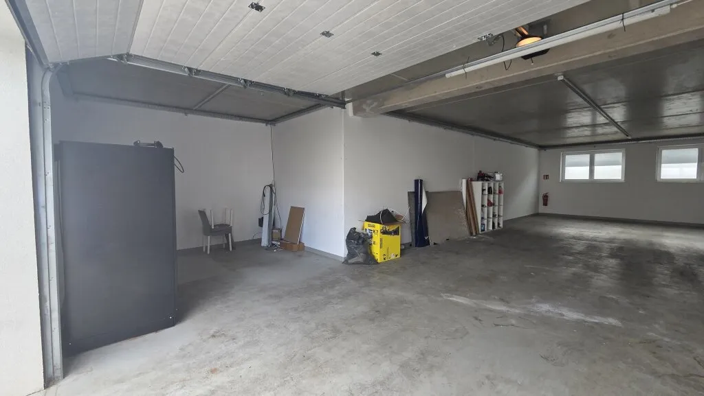 Gewerbehalle * automatisches Rolltor * 2 KFZ Abstellplätze* - Ansicht 3