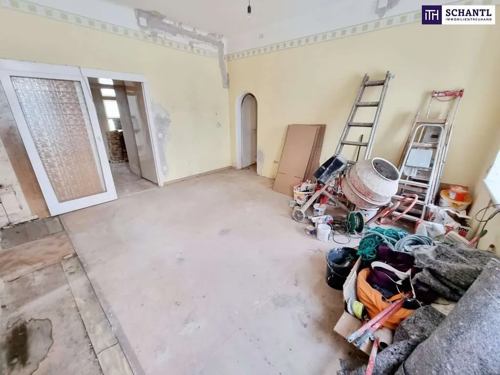 Wer nicht auf schlüsselfertig steht, ist hier richtig! 4-Zimmer Wohnung - Selbst Gestalten! Sanierungsbedürftige Altbauwohnung! U-Bahn ums Eck + Traumhaft renoviertes Altbauhaus + Optimalste Infrast - View 3