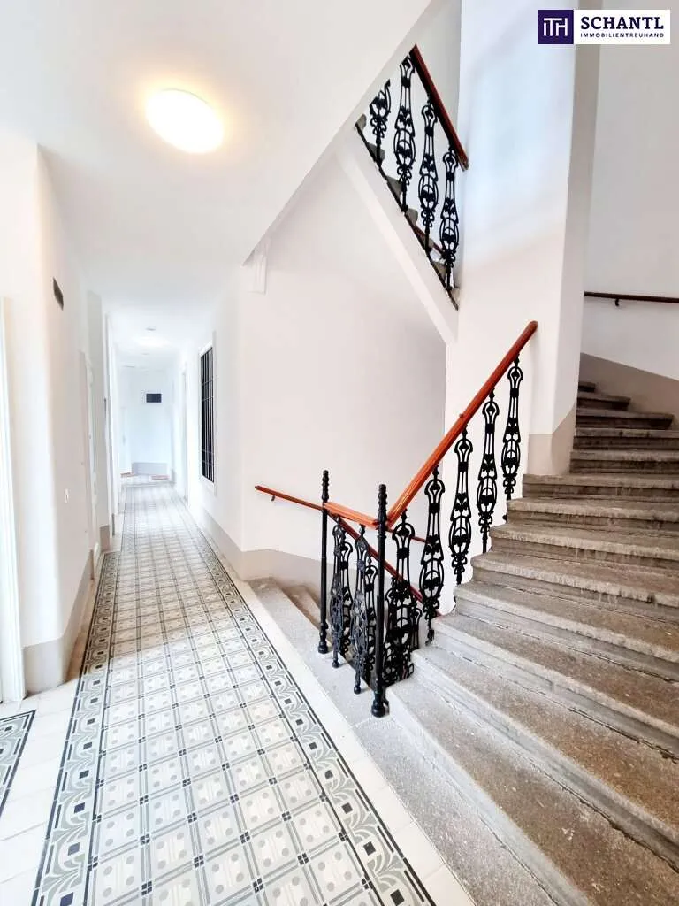 Wer nicht auf schlüsselfertig steht, ist hier richtig! 4-Zimmer Wohnung - Selbst Gestalten! Sanierungsbedürftige Altbauwohnung! U-Bahn ums Eck + Traumhaft renoviertes Altbauhaus + Optimalste Infrast - View 2